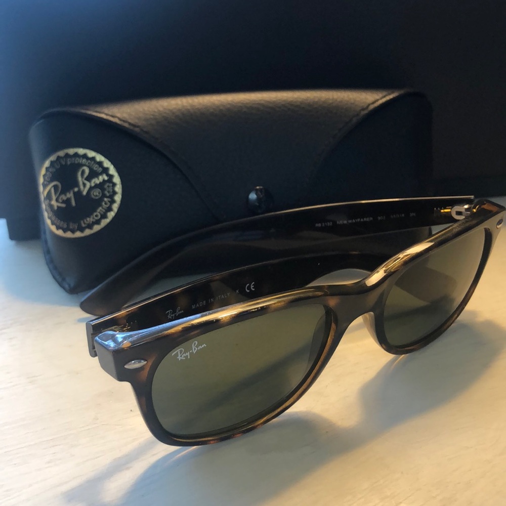 Ray Ban Tortoise Wayfarer sunglasses